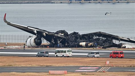 japan airlines plane crash death toll